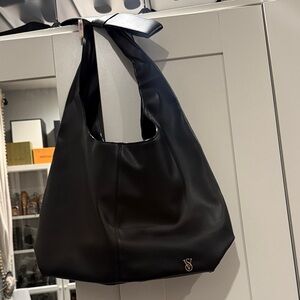 VS Black Women's Tote Bag